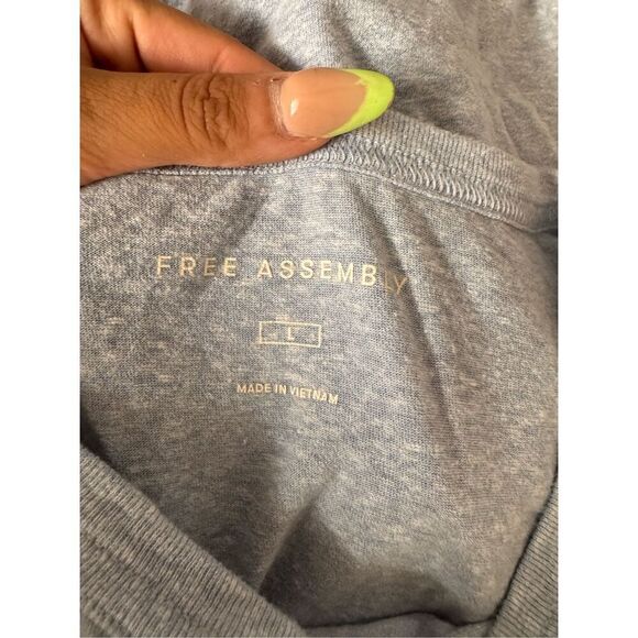 Free assembly blue blouse size large - Picture 7 of 7